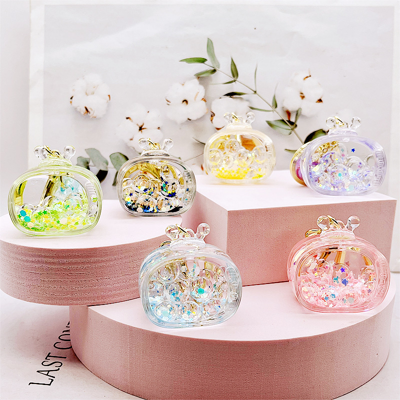 Transparent color TV keychain, cute and creative, liquid oil for couples, schoolbag pendant, car key