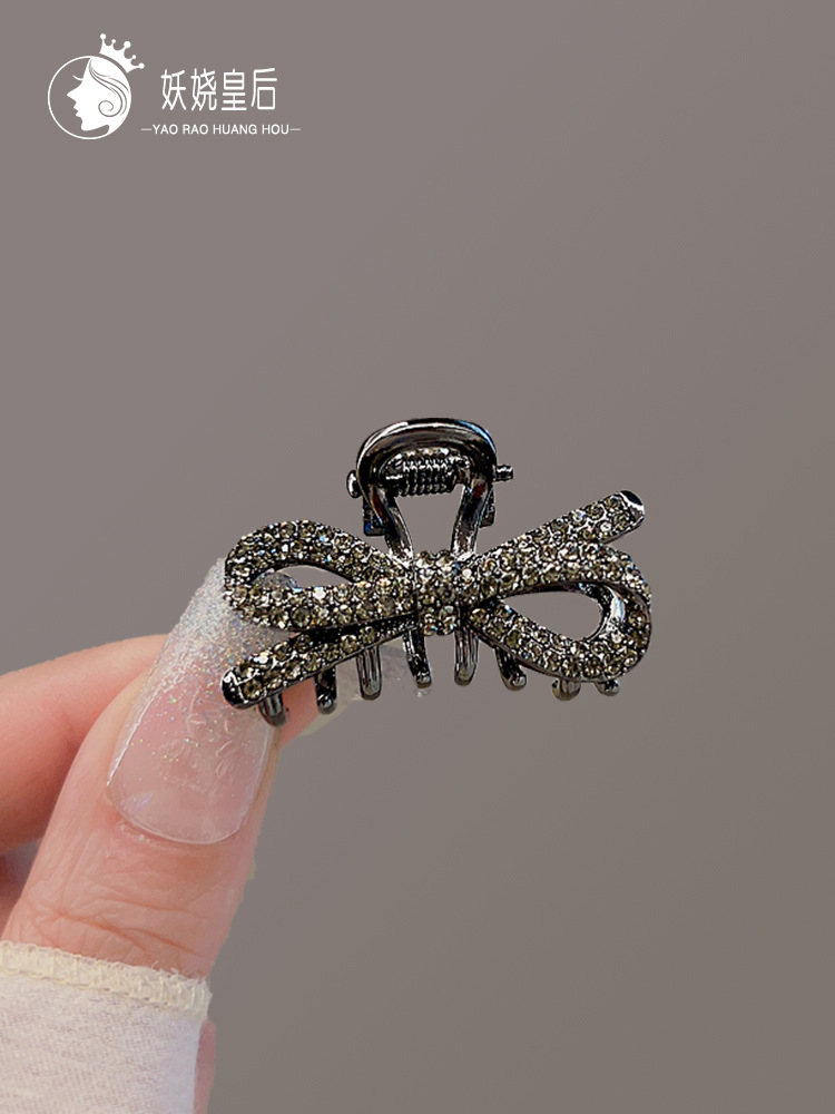 French style rhine-diamond bow hair grab back of head Shark clip Medium clip delicate grab clip hair accessories wholesale Application Scenario