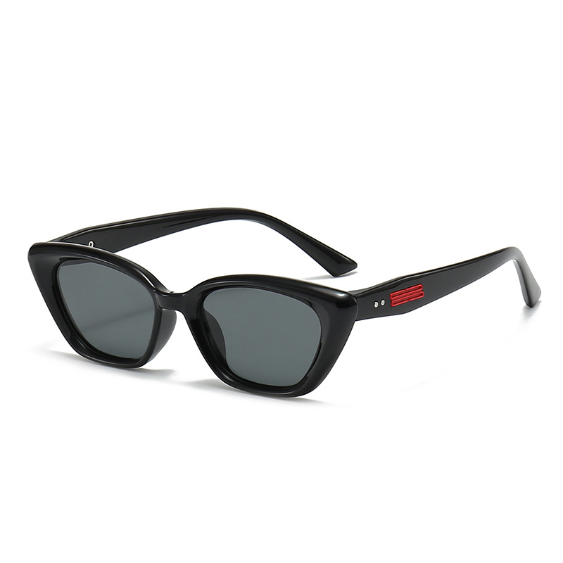 2024 New Children's Sunglasses Sunblock Glasses Polarizing Primary School Sunglasses Sunshade Mirror 7-135 Application Scenario