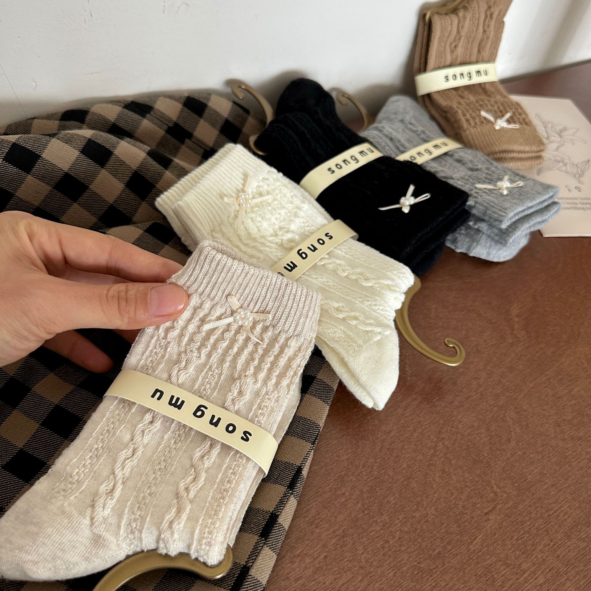 Sock street stall, one-piece delivery of twisted Mary Jane socks, Japanese-style pearl bow mid-calf socks, niche Instagram pile socks, autumn and winter styles, one-piece delivery Application Scenario