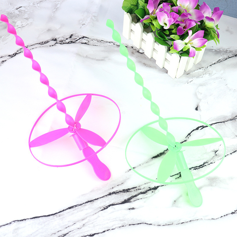 Hand-pushed flying fairy, rotating frisbee, rotating wind, plastic flying saucer, outdoor windmill, one-yuan children's toy Specification image