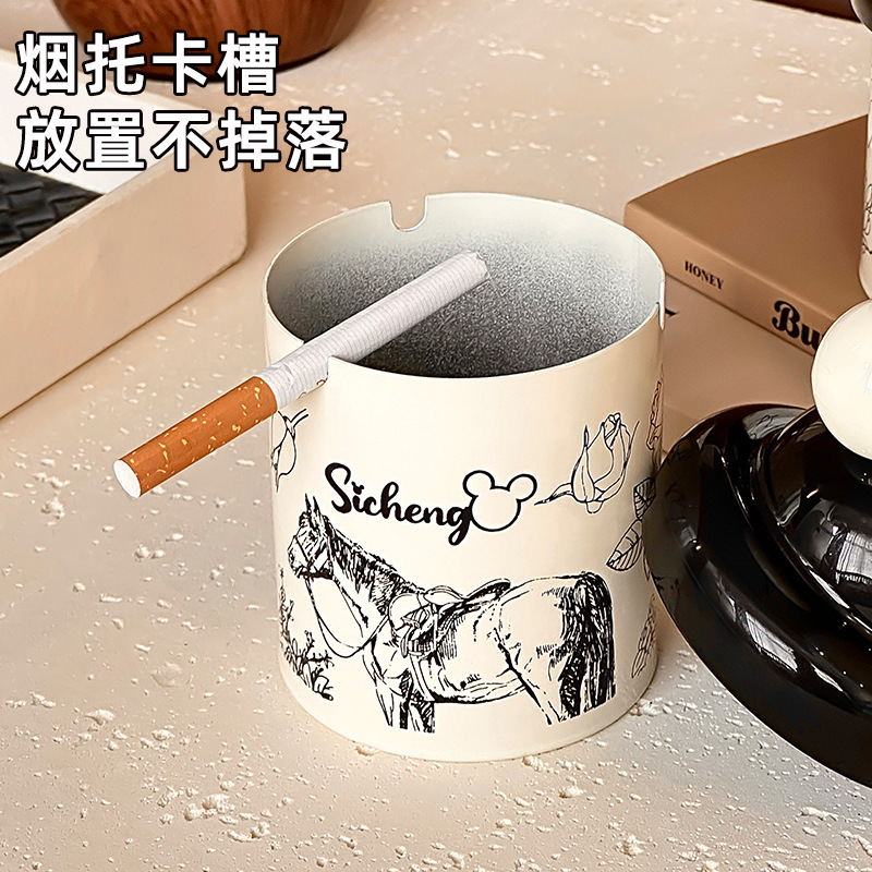 家用烟灰缸实物图