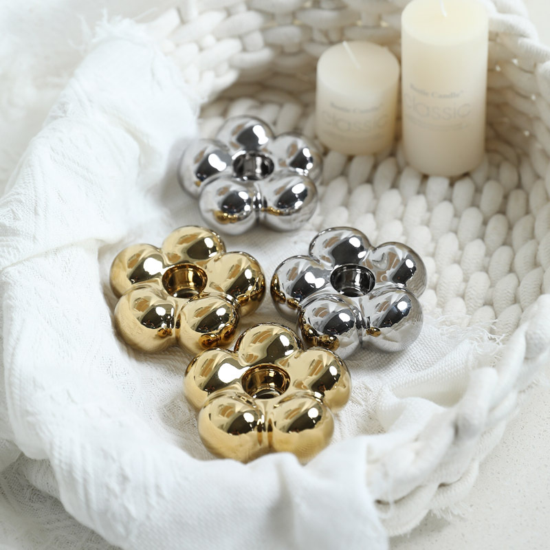Modern gold and silver ceramic candlestick ornaments, simple living room table, candle stand, wedding decoration props Application Scenario