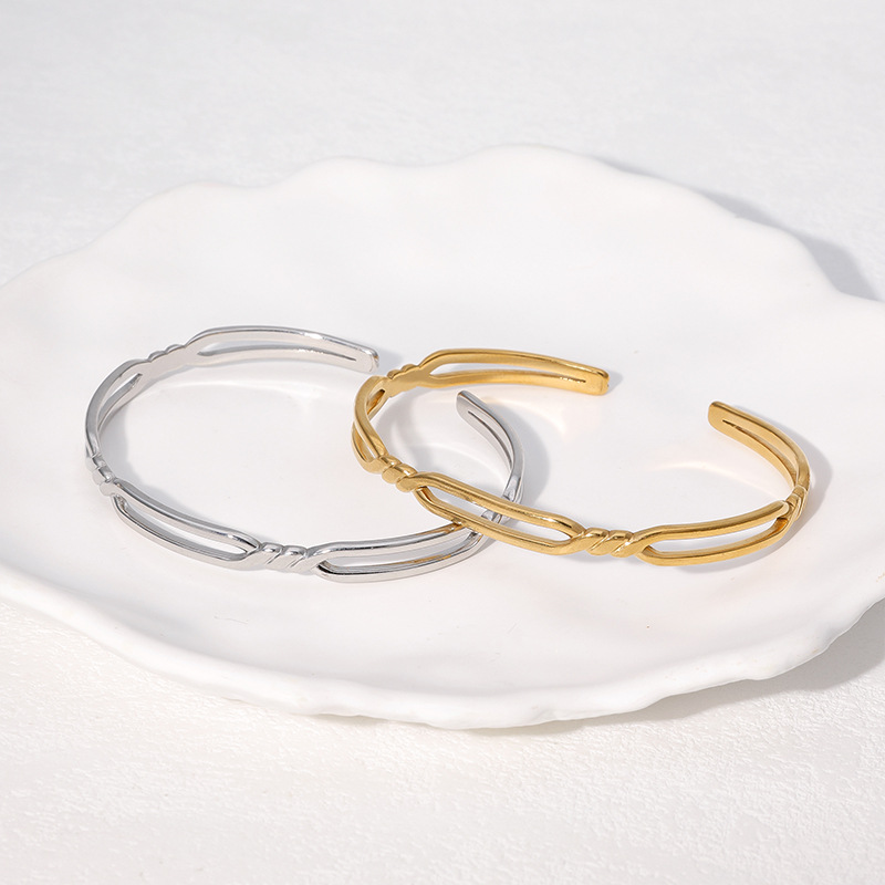 跨境热销钛钢手镯女镀金不掉色轻奢时尚极简风不锈钢手饰工厂批发