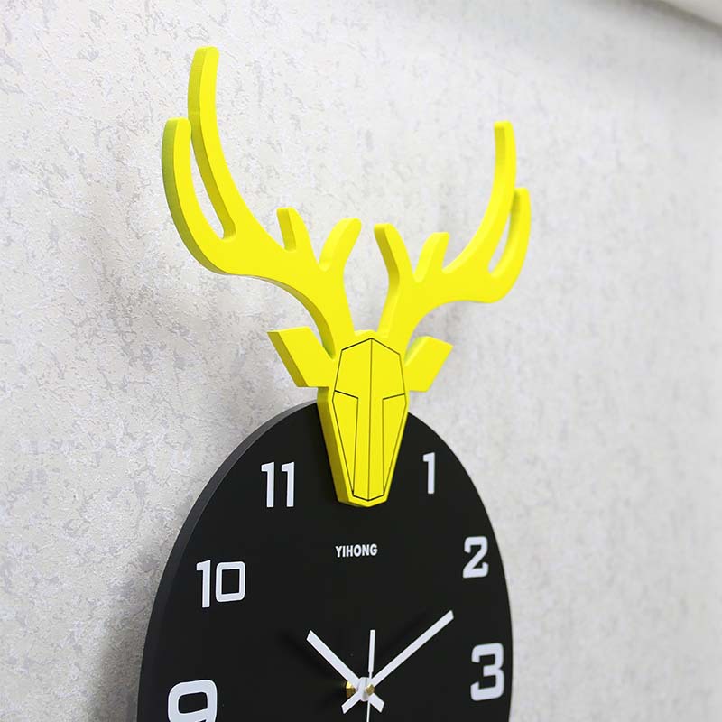 A Red Fashion Quartz Clock Wall Clock Living Room Creative Modern Simple Wall Watch European Silent Bedroom Clock Decoration Application Scenario