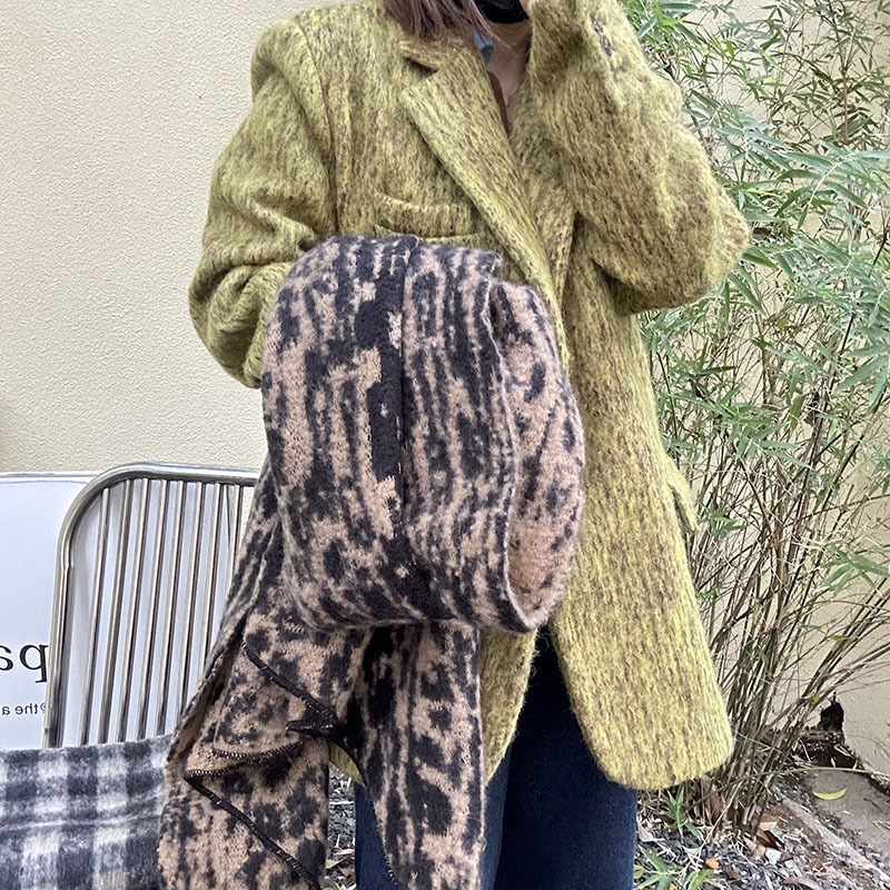 Factory Wholesale Korean Version Autumn And Winter Warm Wear With All Soft Knitted Plush Thickened Shawl Leopard Print Scarf Specification drawing