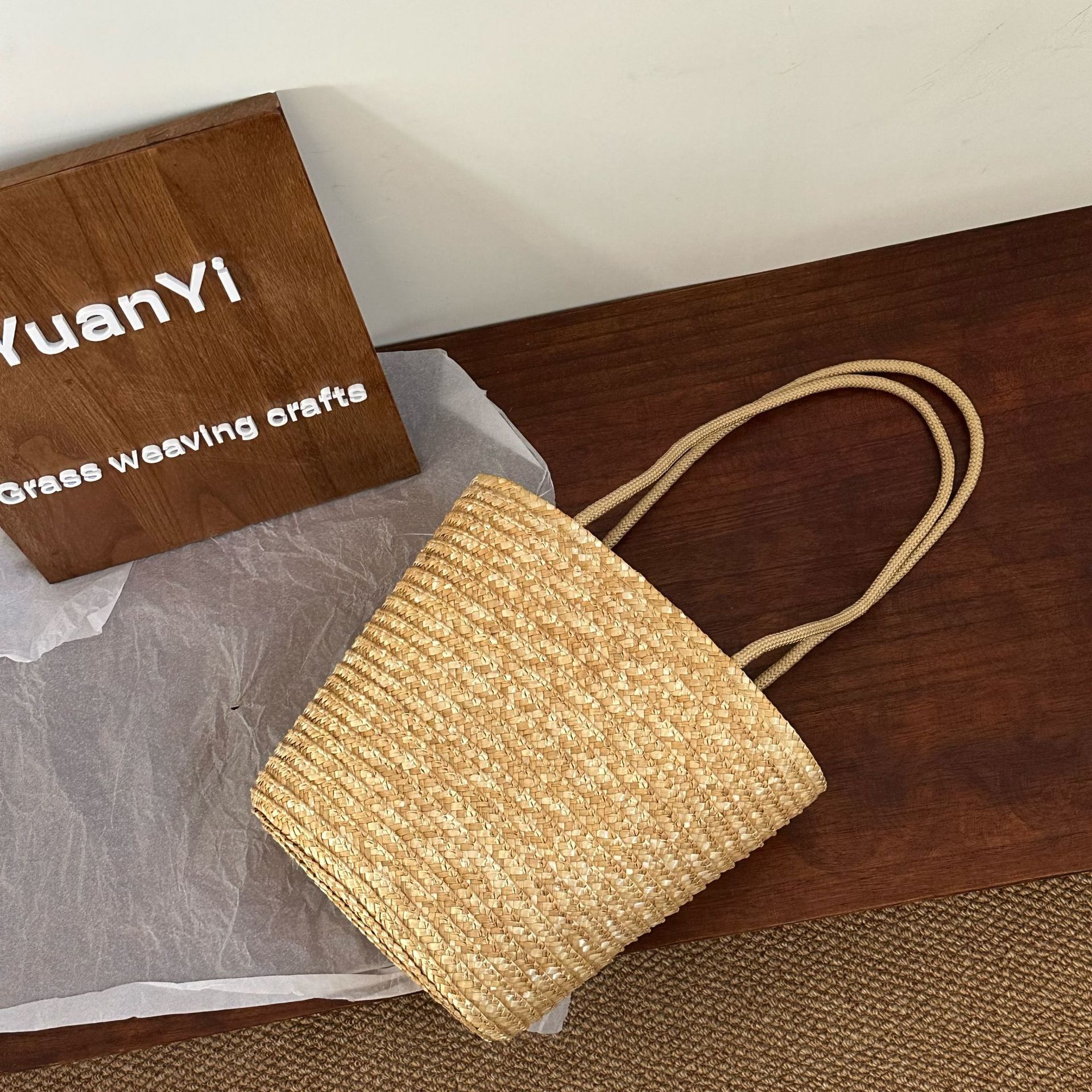 National trend straw bag, large-capacity straw woven bag, seaside vacation bag, hand-woven summer beach high-end straw bag details Picture