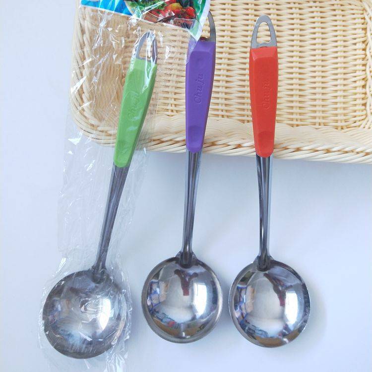 New color-handled soup spoons, stainless steel hot pot spoons, hanging long-handled soup spoons, mutton spoons, and metal mesh strainer spoons