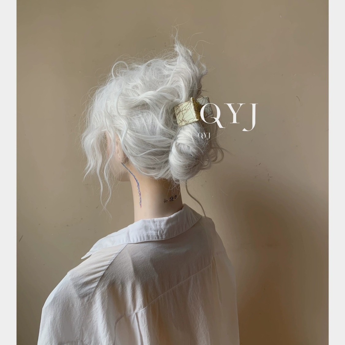 The 2023 new 6-tooth matte spinneret with a high spinneret ratio can catch old customers. Close your eyes and put it into the gripper to grab the hair and the back of the head details Picture