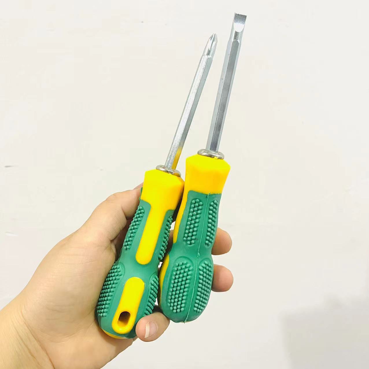 Screwdriver with magnetic dual-use cross one character plum combination set with magnetic 1 yuan 2 yuan wholesale Application Scenario