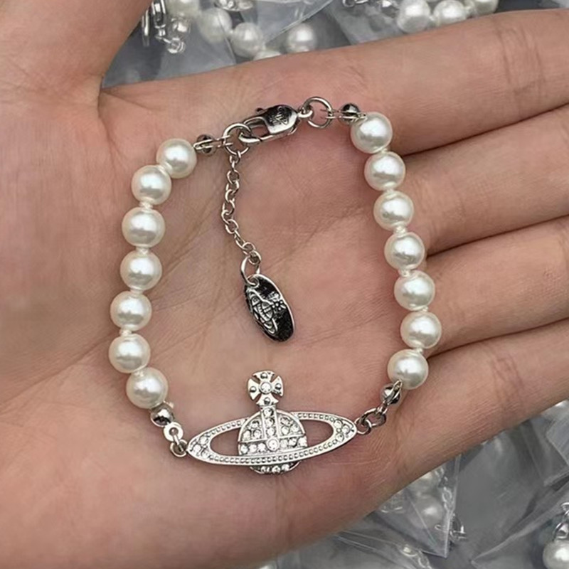 Western Empress beautiful Saturn pearl set necklace must be a complete set into the eyes of the right pure crown ball Application Scenario