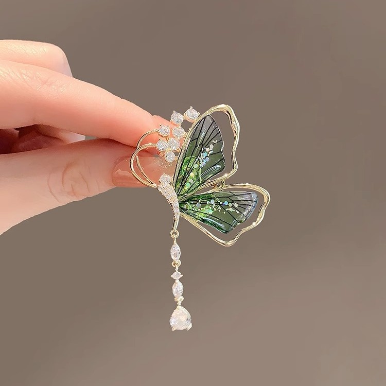 A High-End Emerald Brooch In 