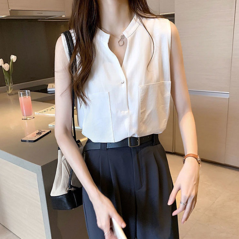 A sleeveless vest, a new versatile top for women in summer, a stylish shirt, a Korean-style T-shirt, and a loose chiffon shirt worn over it Specification image