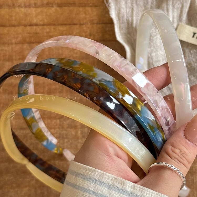 A new summer 2024 collection of hairbands for women, featuring a fine headband with a high-end feel and a niche style details Picture