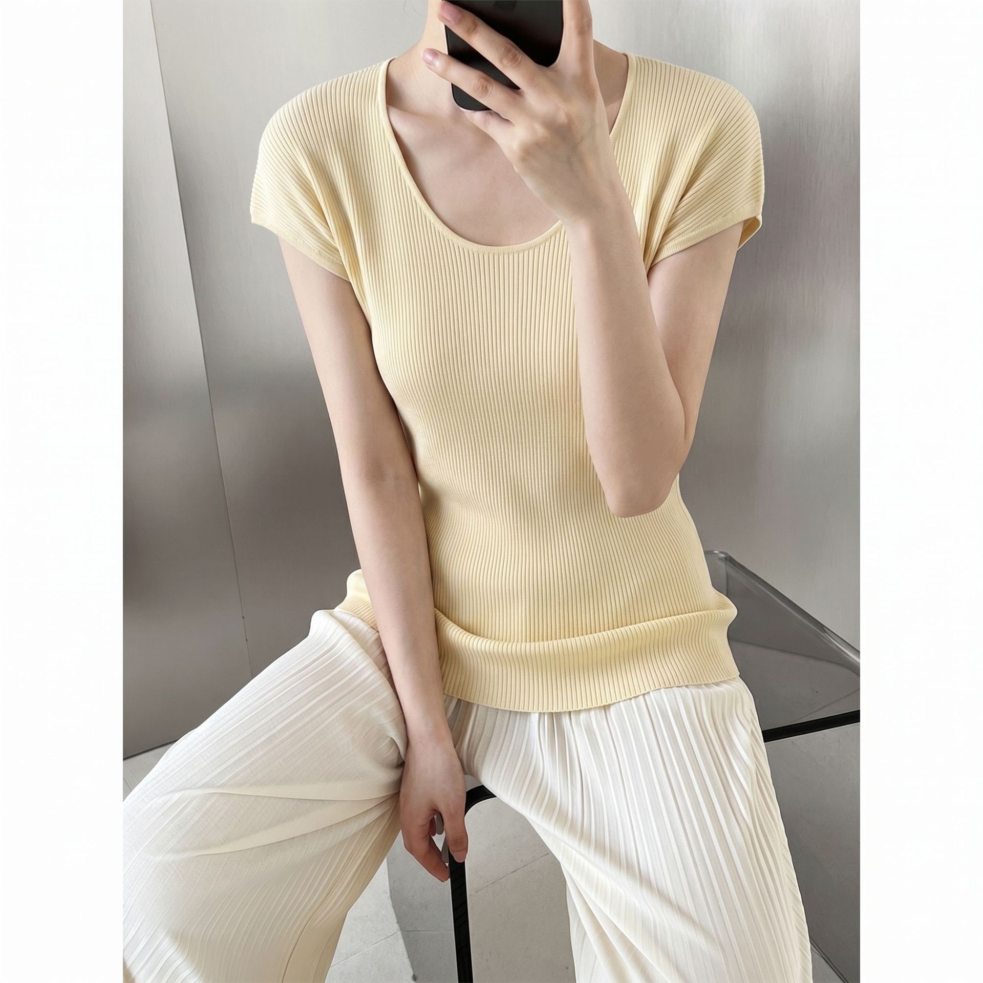 2026 New style Tencel mulberry silk gentle style round-neck short-sleeved T-shirt Breathable, simple solid color elegant top for women's wear
