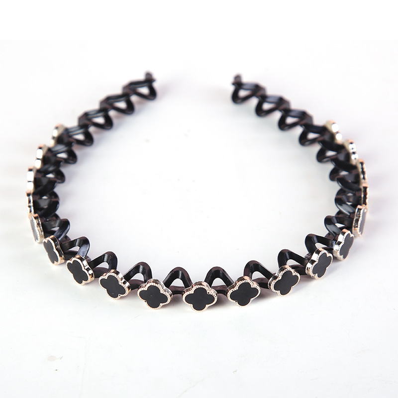 Wavy Headband Wholesale Bangs Broken Hair Finishing Artefact Net Red Pearl Face Braid Hair Band Women's Headband Hair Accessories Application Scenario