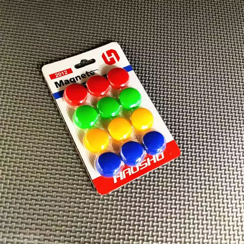 Card magnetic button white board magnetic grain small blackboard magnetic grain teaching magnetic grain set color smiling face buckle 2 yuan stationery wholesale Application Scenario