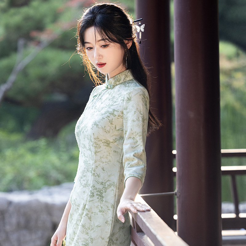 The 2025 new style of the national trend long modified cheongsam is a young and sweet style that makes you look slimmer in daily life Specification image