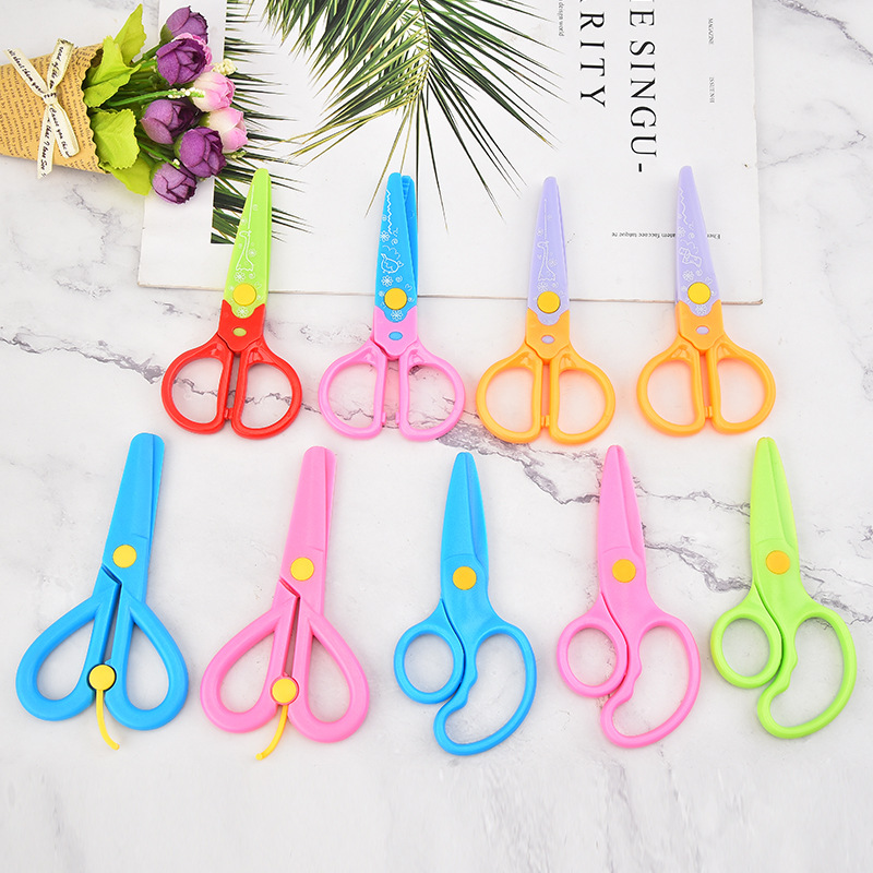 Factory wholesale children and students' scissors, DIY art paper-cutting, creative household small scissors, kindergarten handcrafted stationery scissors Application Scenario