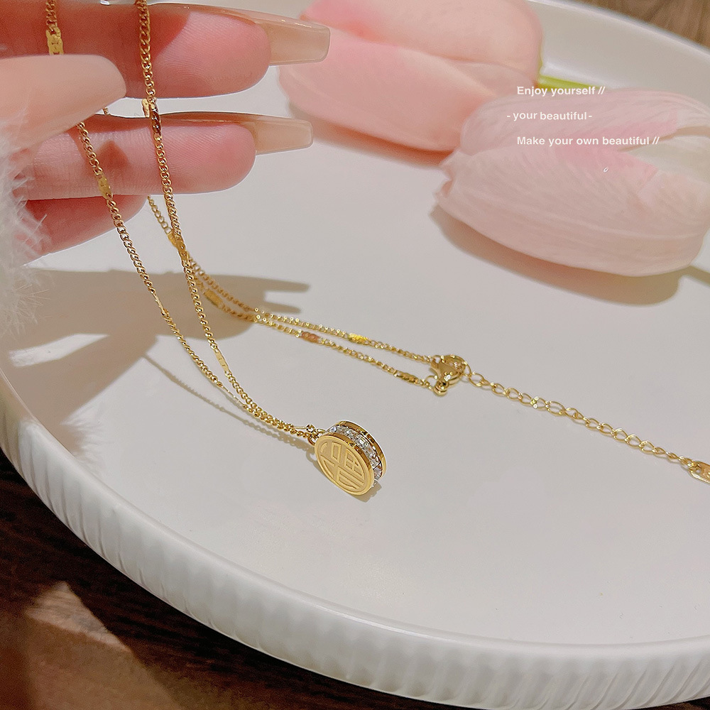 Titanium Steel Necklace Does Not Fade Female High-Grade Sense Small Luxury Husi Pendant New Explosive Double-Sided Collarbone Chain Chain Application Scenario