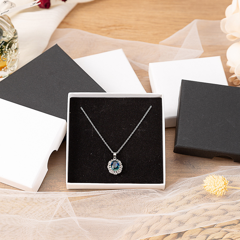 Manufacturer's in-stock Amazon cross-border jewelry packaging boxes, stud earrings, rings, necklaces, bracelets, black and white accessory boxes, logos Application Scenario