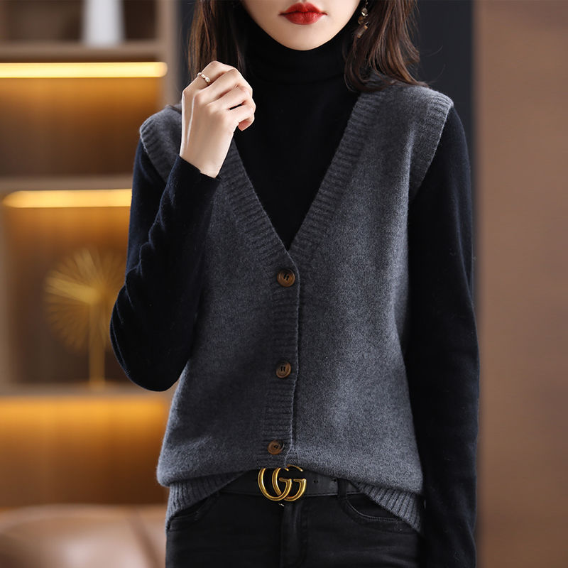 For the spring and autumn of 2023, wear a Korean-style slim, simple and loose solid-color knitted cardigan, vest, sweater and women's vest over it details Picture