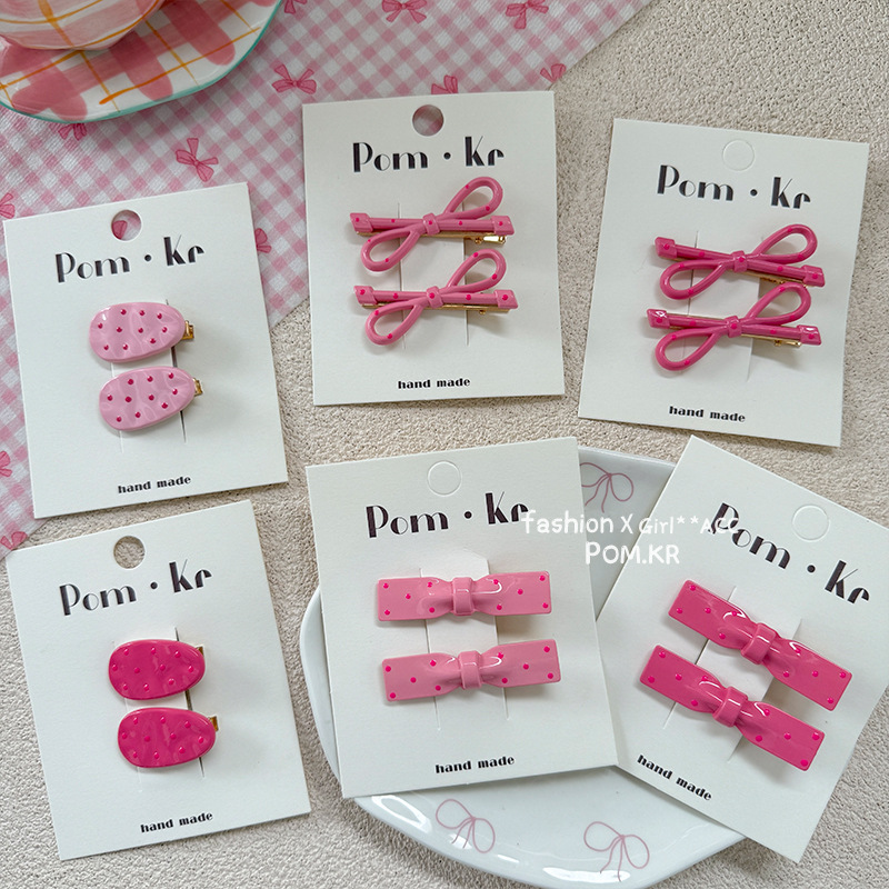 The new polka dot girlish bow duckbill clip is cute, simple and versatile. It's a sweet and trendy bangs side clip details Picture
