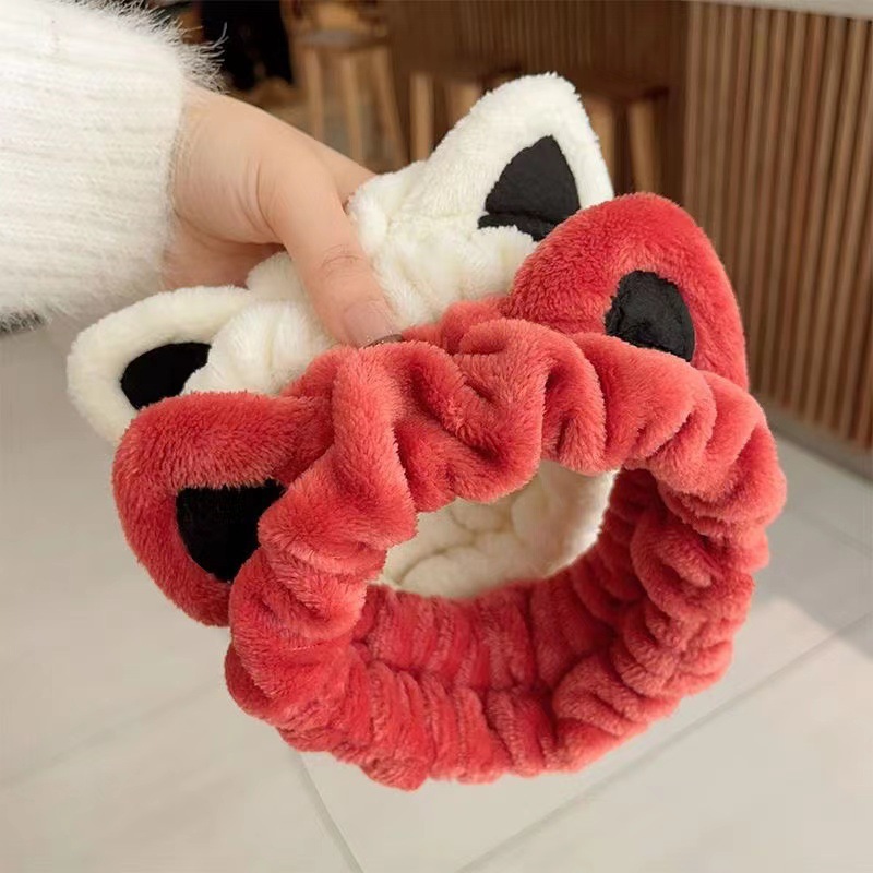 Cartoon cat ear hair band, special headband for girls to wash their faces and apply facial masks, washbasin hair band, head cover, hair band, anti-slip headwear Application Scenario