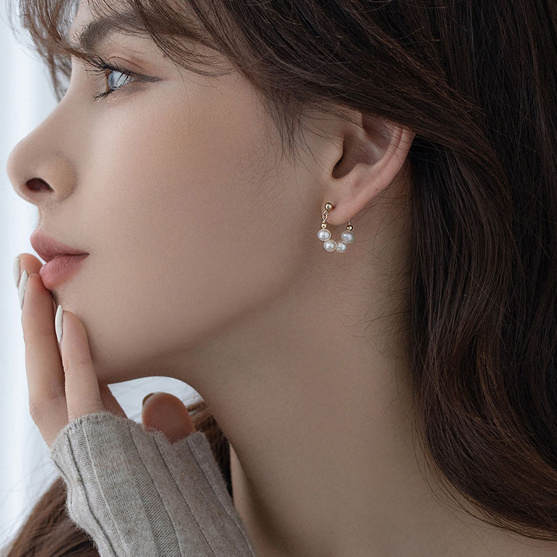 S925 Silver Needle Baroque freshwater pearl elegant stud earrings, women's high-end light luxury earrings, personality, Internet celebrity earrings trend Application Scenario