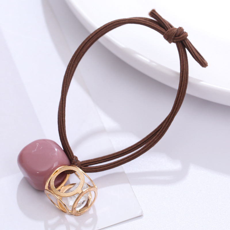 Selling Vintage Style Crystal Pendant Head Rope Diamond-Shaped Bead Hollowed-Up Leather Band Headwear Wholesale Girls Hair Band Application Scenario