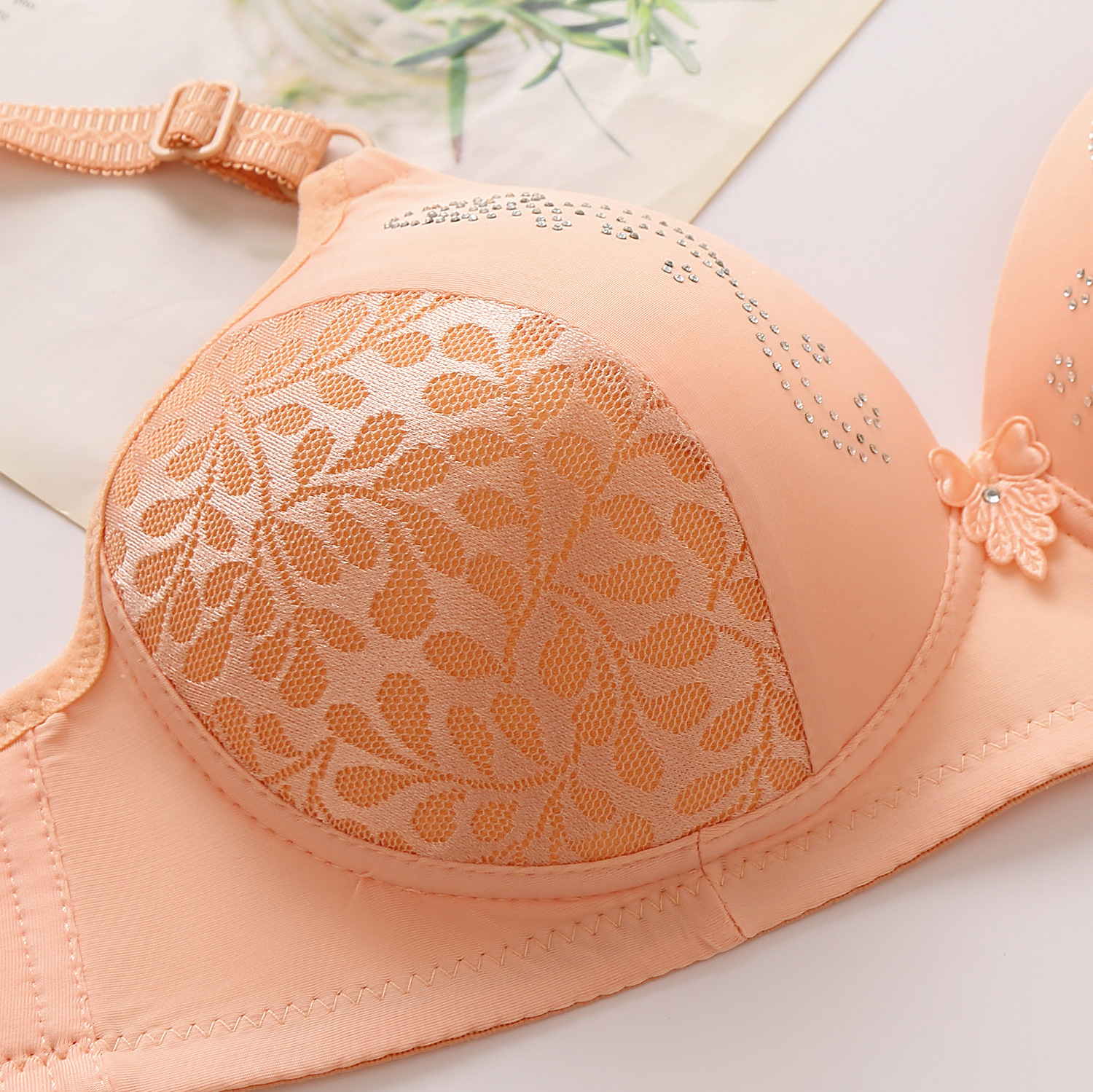 Factory direct supply of new embossed jacquard three-breasted bras, thin lingerie for women and mothers. Cross-border export to the Middle East, South America and Latin America Application Scenario