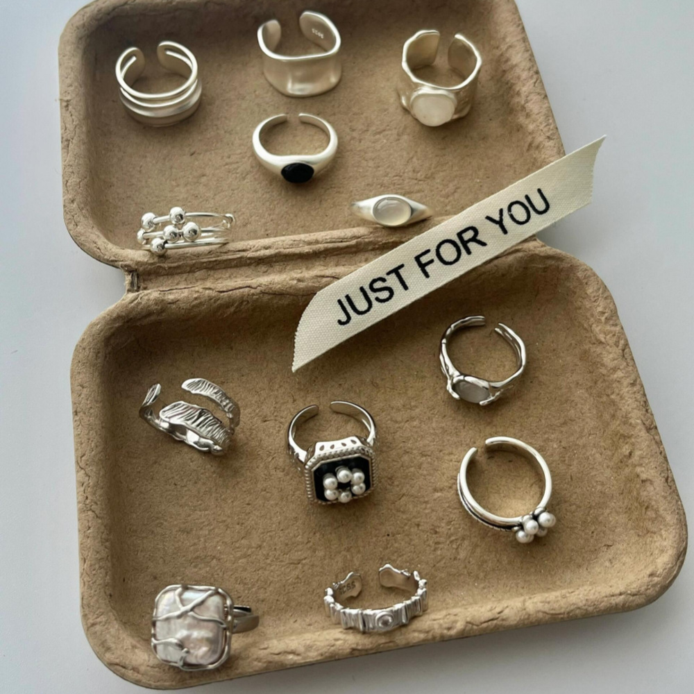 925 sterling silver plain ring gemstone ring, a unique, light luxury and high-end women's ring that does not fade, a new InS-style index ring Application Scenario
