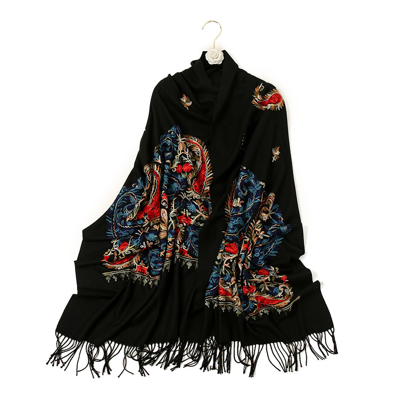 Hot-selling new Bohemian-style jacquard cashew nut widened, thickened and lengthened faux cashmere warm short beard women's scarf Application Scenario