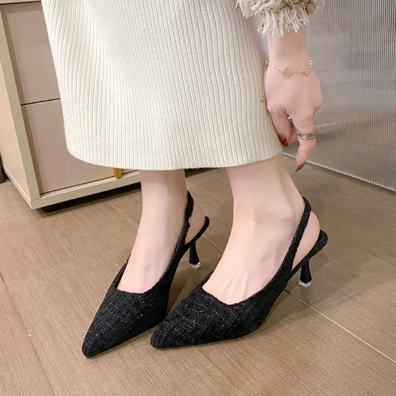 女式凉鞋实物图