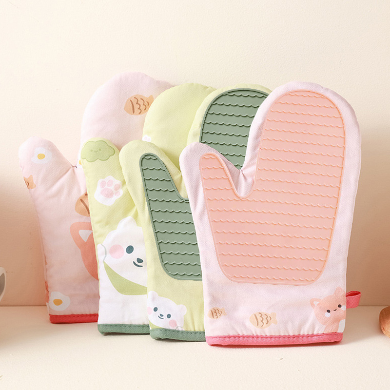Microwave Heat Insulation Anti-Hot Silicone Gloves Thickened Kitchen Oven High Temperature Special Cartoon Gloves For Baking Household Application Scenario
