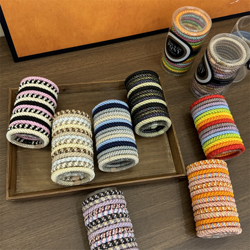 This is a simple and fashionable hair tie with a thick and elastic hair band that doesn't damage hair, just like the ones used by celebrities details Picture