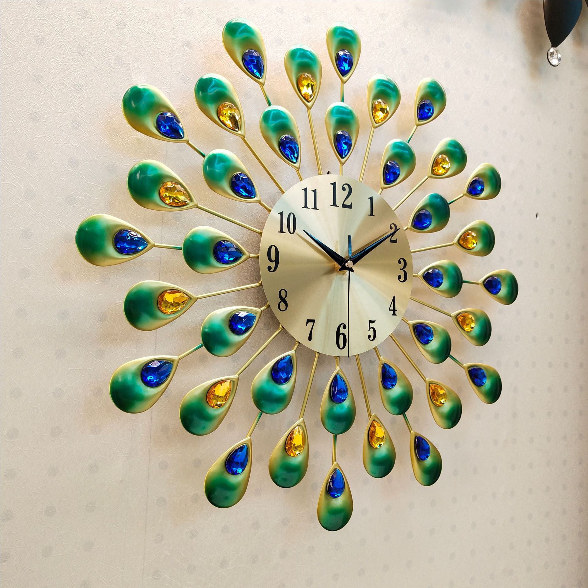 A Red Peacock Wall Clock Living Room Creative Clock Home Quiet Personality Wall Watch Quartz Clock Wholesale Foreign Trade 04 Application Scenario