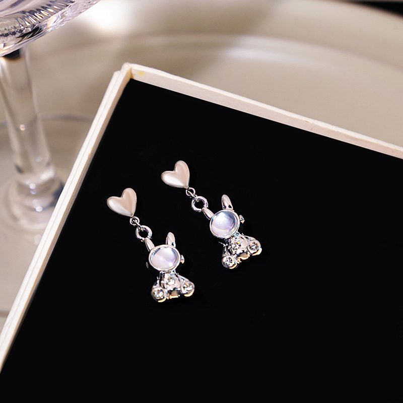 Silver needle Zircon moon Astronaut stud earrings, cute moonstone stud earrings in Japanese and Korean style, personalized and fun earrings for women Specification image