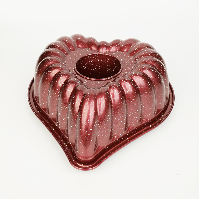 Creative Love Type Imitation Die Casting Baking Pan Home Kitchen Chiffon Mold Baking Tool Die Casting Aluminum Cake Mold Baking Pan Application Scenario