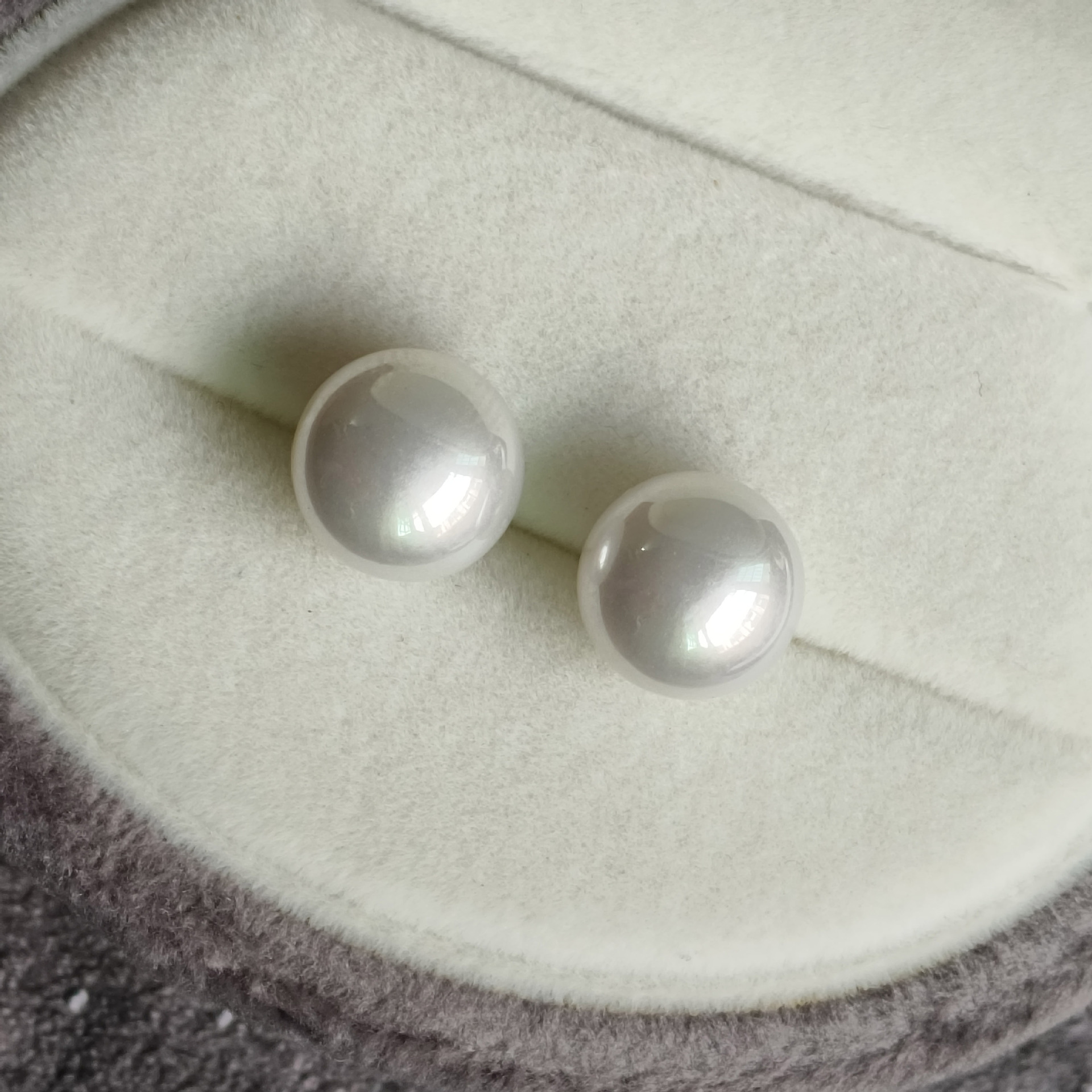Non-fading titanium steel ear needles, white steamed bun pearl ear studs, 2024ins, high-end autumn and winter earrings, fever style details Picture
