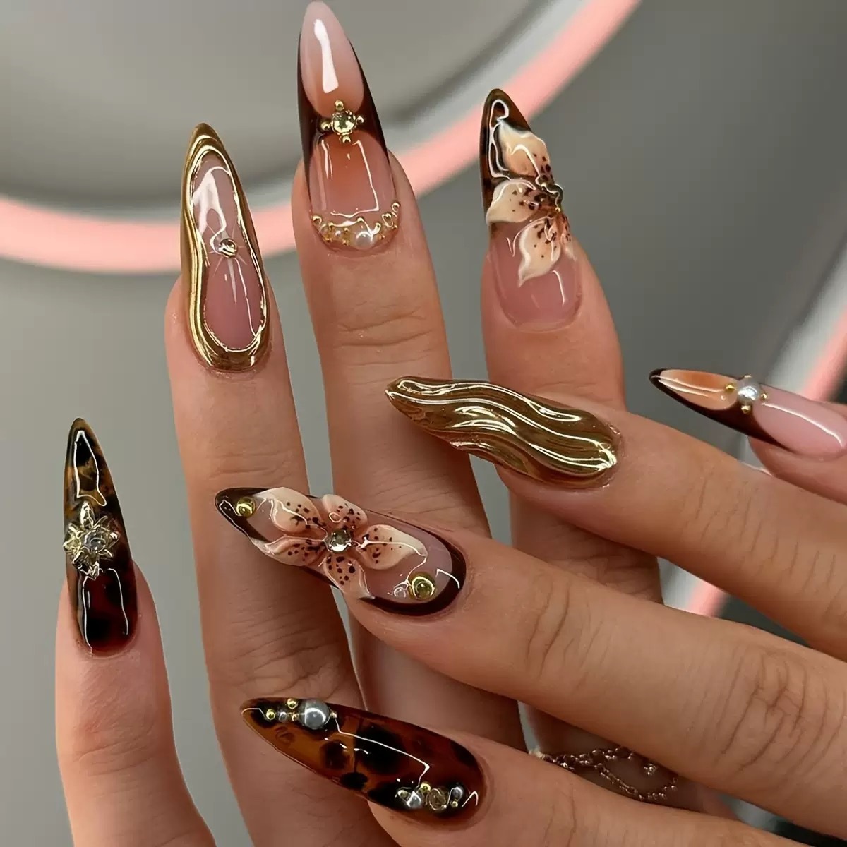 Cross-border hot sale of long pointed false nails with a golden, high-end, three-dimensional wavy, pure flower design wearable nails wholesale pic 1