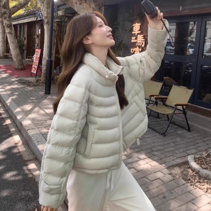 90 White duck down short rib down jacket for women 2025 Winter bestseller, versatile and not picky about the wearer. The loose coat is super beautiful details Picture