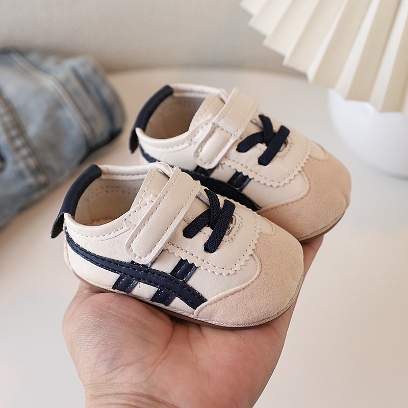 Soft-soled anti-slip walking shoes for infants aged 0-1 year old, boys and girls, 6-9-12 months, and sports color-blocked white shoes Application Scenario