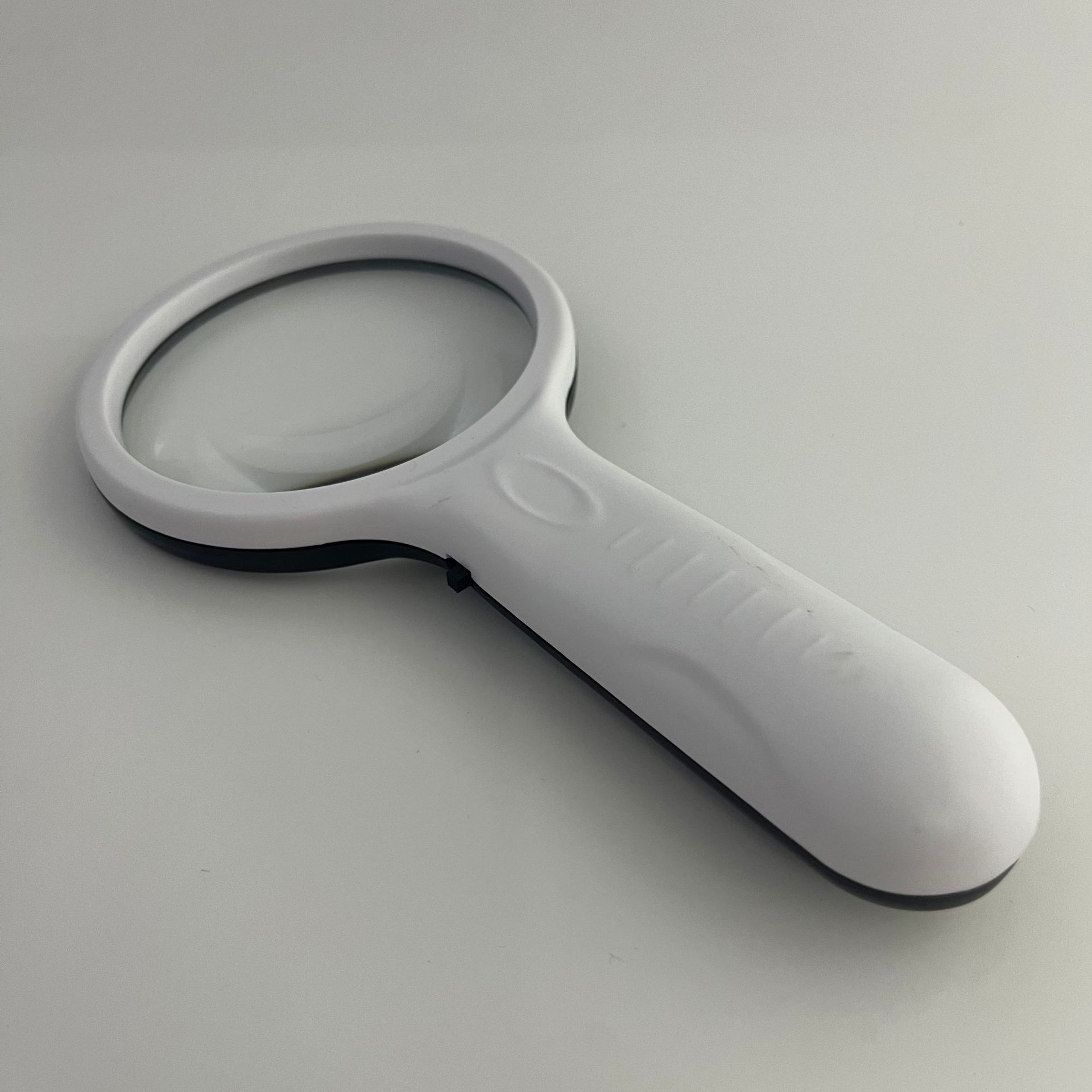 New large-sized 90mm handheld high-definition high-magnification magnifying glass with 2 LED lights, gift magnifying glass with lights details Picture