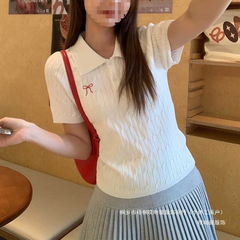 A new spring style Korean sweet bow and twist POLO collar short-sleeved T-shirt for women. Pair it with a slimming and hot girl top