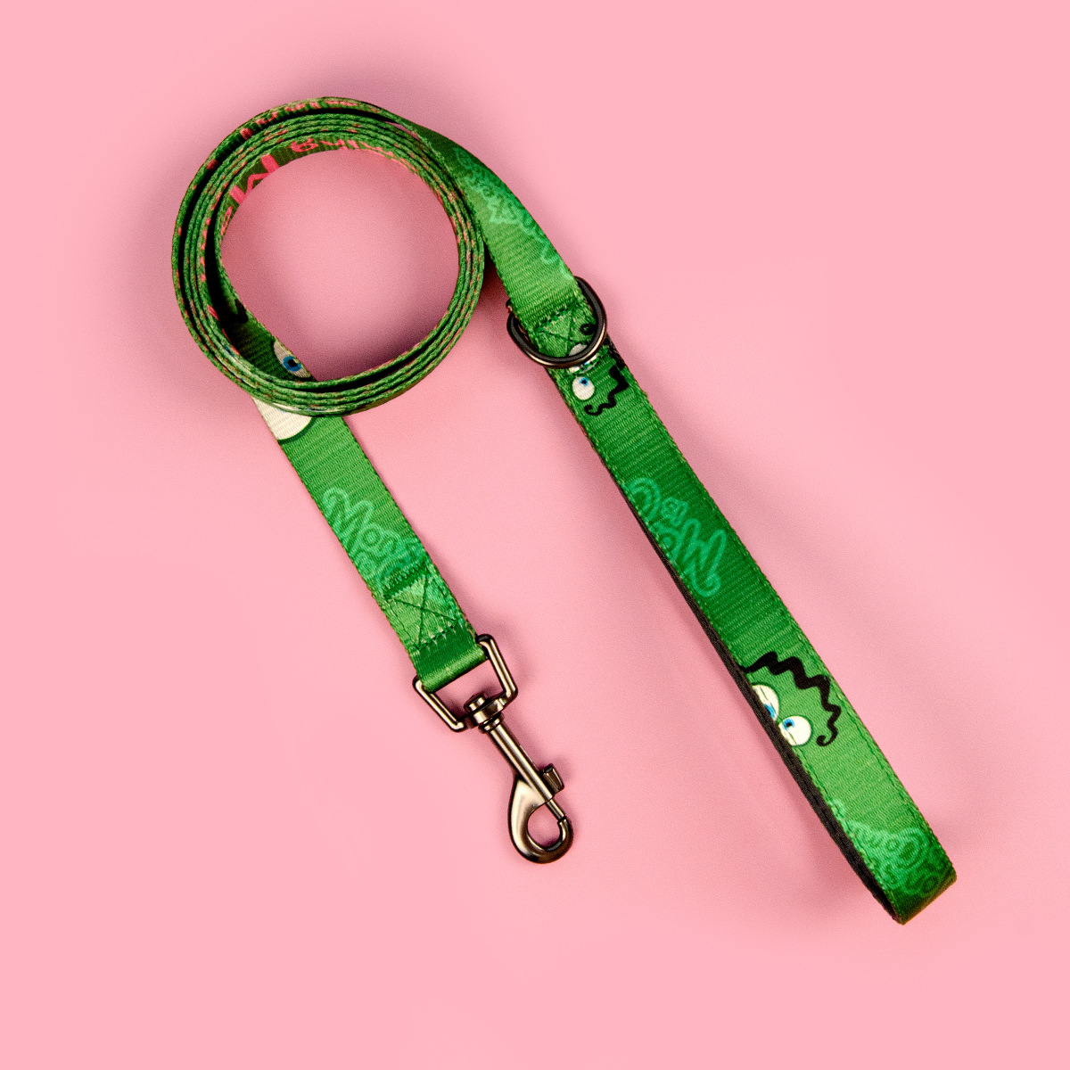 Cross-border monster arrives at the factory for wholesale weaving of new pet fashion and versatile leashes with soft pad handle prints Application Scenario