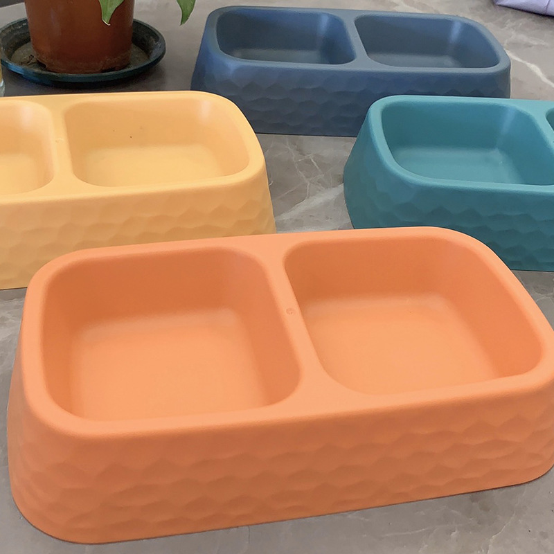 Customized Pet Supplies Pet Bowl Bowl Cute Cat And Dog Bowl Sub-Grid Solid Color Bowl Spot Multi-Color Mixed Cat And Dog Food Bowl Application Scenario