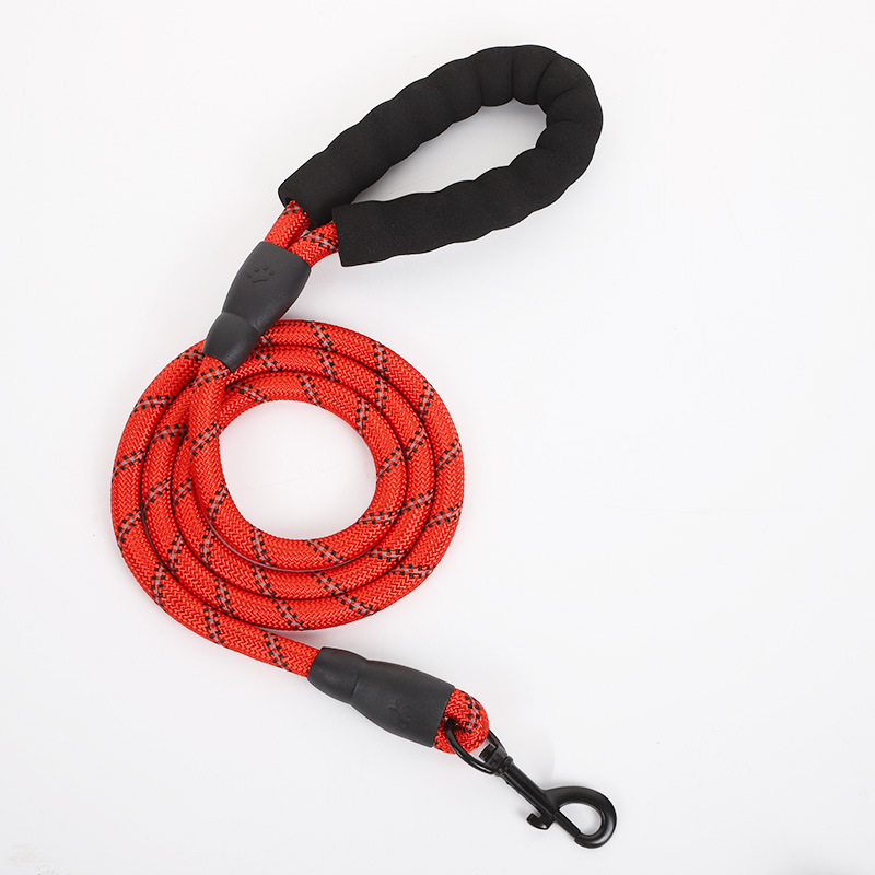New pet leash, anti-loss, detachable, comfortable, nylon PVC dog chain, anti-escape dog leash Application Scenario