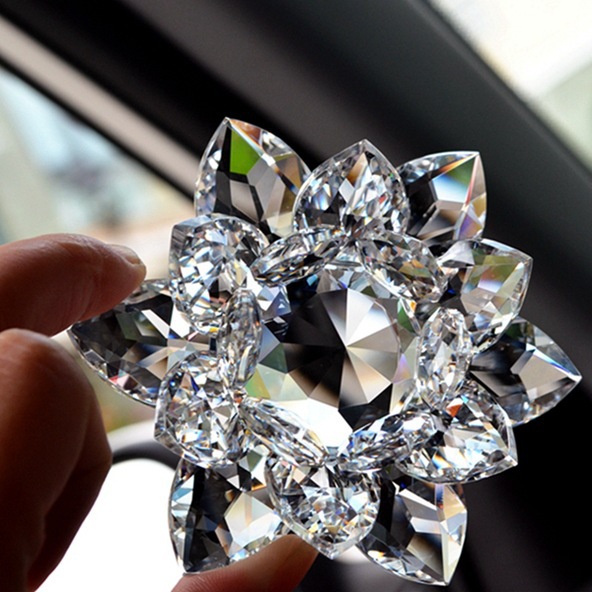 Lingyun Crystal Lotus Factory wholesals home ornaments, living room decoration crystal handicrafts, and Chinese lotus ornaments details Picture