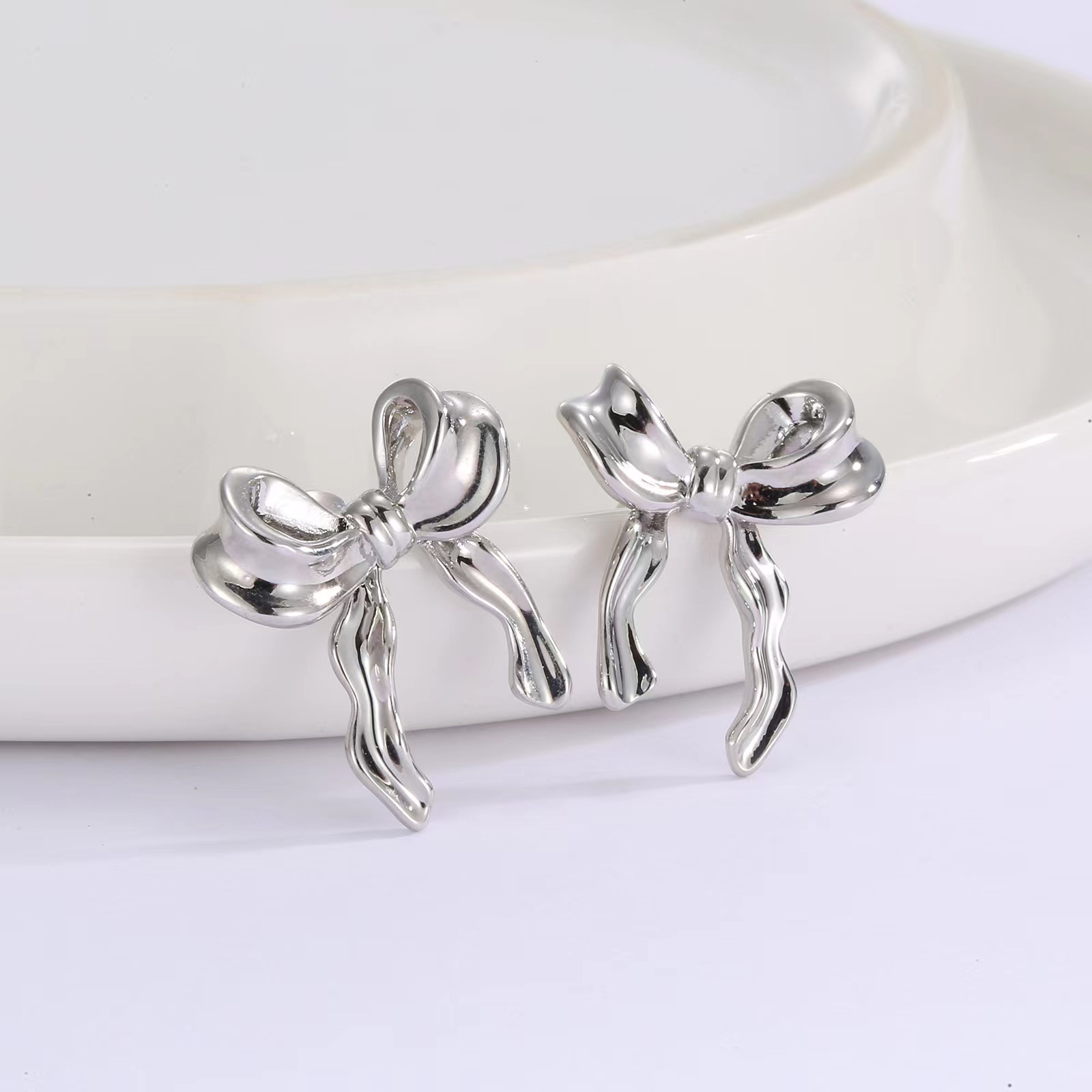 Cross-border Amazon bow earrings for women, versatile, exquisite and high-end design, ins style, light luxury and niche